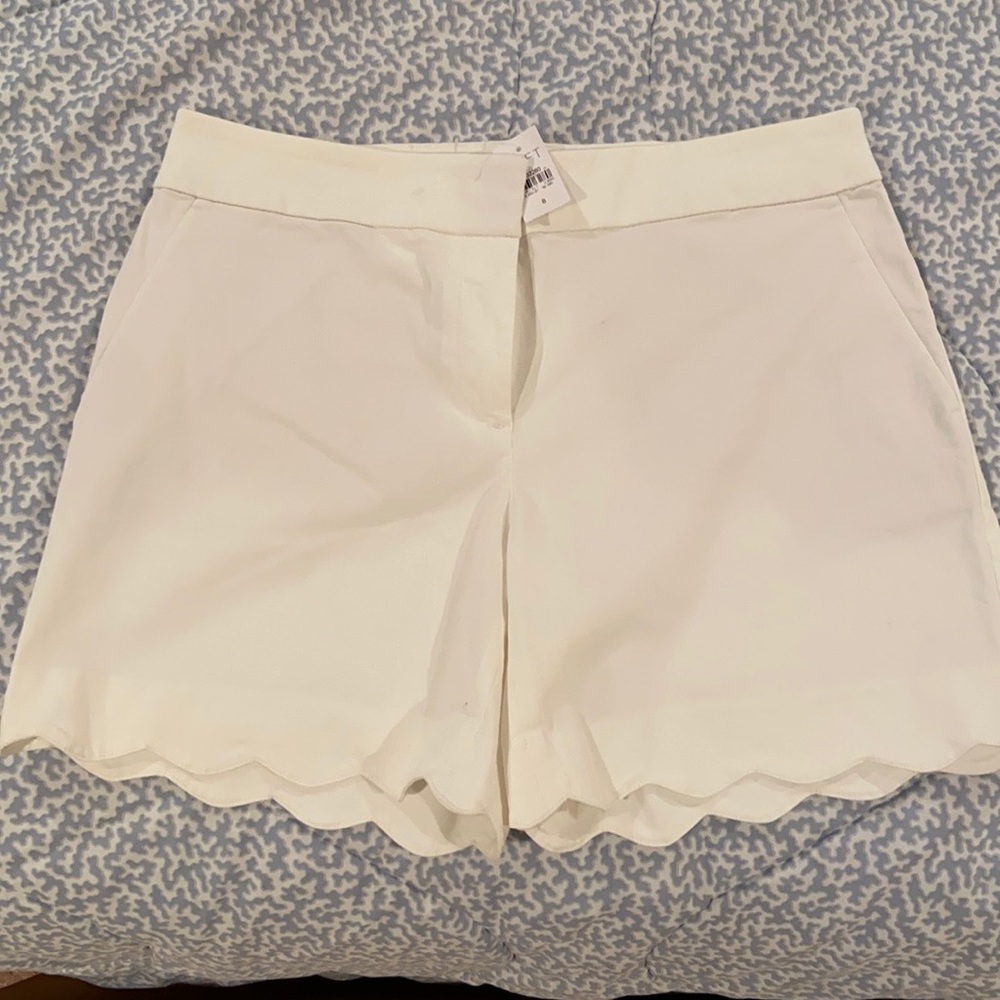Loft Riviera shorts white scalloped leg